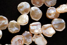 画像をギャラリービューアに読み込む, (4pc/半連/1連) 高品質 淡水パール 天然色ライトオレンジ 41cm ケシ風 ペタル 花びら