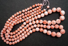Load image into Gallery viewer, (1 row 43 cm) High quality Kochi natural color peach coral Yatara beads + round ball peach coral
