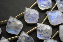 Load image into Gallery viewer, 宝石質 ホワイトラブラドライト レインボームーンストーン スムースマロンシェイプ