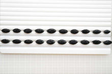 Load image into Gallery viewer, ブラックオニキス ダブルホール カービング