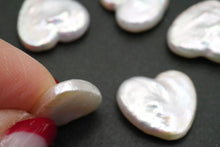 画像をギャラリービューアに読み込む, (ペア)淡水パール ハート ルース 白 穴なし ハートシェイプ