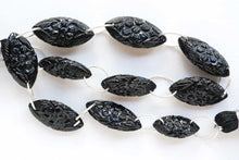 Load image into Gallery viewer, ブラックオニキス ダブルホール カービング