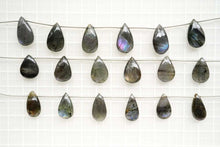 Load image into Gallery viewer, ピンク〜パープル ラブラドライト スムースペアシェイプ