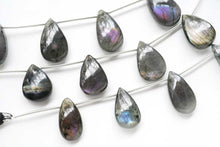 Load image into Gallery viewer, ピンク〜パープル ラブラドライト スムースペアシェイプ