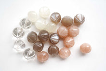 Load image into Gallery viewer, (A-D)宝石質 ペア 木の実カービング 上部片穴 ポインテッドオニオン