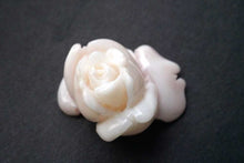 Load image into Gallery viewer, (#35-38)ピンク珊瑚 フラワーカービング ルース カボション 彫り
