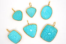 Load image into Gallery viewer, (#61-67)宝石質 アリゾナ産 ターコイズ 銀製K18gp ペンダント フラワーカービング