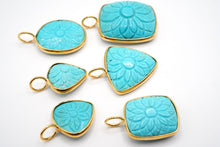 Load image into Gallery viewer, (#61-67)宝石質 アリゾナ産 ターコイズ 銀製K18gp ペンダント フラワーカービング