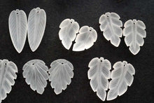 Load image into Gallery viewer, (#48-62)宝石質 ロック・クリスタル 葉っぱ リーフカービング フロスト 前後穴