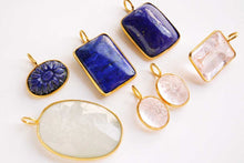 Load image into Gallery viewer, (#26-34)宝石質 ラピスラズリ ホワイトムーンストーン モルガナイト 銀製 ヴェルメイユ ペントップ