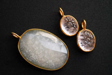 Load image into Gallery viewer, (#26-34)宝石質 ラピスラズリ ホワイトムーンストーン モルガナイト 銀製 ヴェルメイユ ペントップ