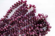 画像をギャラリービューアに読み込む, (半連/1連)アフリカ産 非加熱ルビー スムースドロップ 28cm