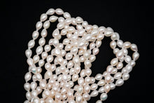 Load image into Gallery viewer, 淡水パール 白 貫通穴 38cm 無核 ドロップ