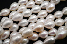 Load image into Gallery viewer, 淡水パール 白 貫通穴 38cm 無核 ドロップ