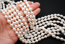 Load image into Gallery viewer, 淡水パール 白 貫通穴 38cm 無核 ドロップ