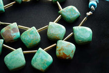 Load image into Gallery viewer, (2/10pcs)アリゾナ産 ターコイズ リーフシェイプ
