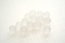 Load image into Gallery viewer, (2粒セット)フロストクリスタル 片穴あき ルース 丸玉