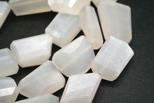 画像をギャラリービューアに読み込む, ホワイトムーンストーン 18cm ファセット タンブルカット
