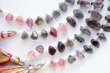 Load image into Gallery viewer, マルチカラースピネル 原石 クレオ穴