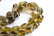 Load image into Gallery viewer, (半連/1連)オリーブクォーツ ツイステッド ドロップ 貫通穴