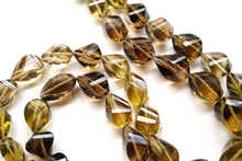 Load image into Gallery viewer, (半連/1連)オリーブクォーツ ツイステッド ドロップ 貫通穴