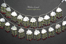 画像をギャラリービューアに読み込む, (2セット/1連)上質 マザーオブパール 雲&雨(ペリドット/ガーネット) ダブルホール