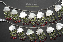 画像をギャラリービューアに読み込む, (2セット/1連)上質 マザーオブパール 雲&雨(ペリドット/ガーネット) ダブルホール