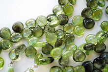 Load image into Gallery viewer, 【大きいサイズ】(#20-24)ルドウィジャイト イン ペリドット スムースマロン