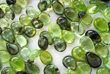 画像をギャラリービューアに読み込む, (#24-31)ルドウィジャイト イン ペリドット スムースペアシェイプ