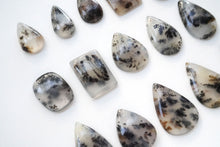 画像をギャラリービューアに読み込む, 8/29(No.1-20/粒売り)【模様はっきり】デンドライトアゲート カボション 上部穴あき