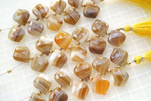 Load image into Gallery viewer, (10pc)上質 イエローブラウン バンデッドオパール リーフシェイプ