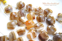 Load image into Gallery viewer, (10pc)上質 イエローブラウン バンデッドオパール リーフシェイプ