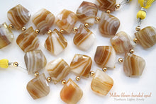 Load image into Gallery viewer, (10pc)上質 イエローブラウン バンデッドオパール リーフシェイプ