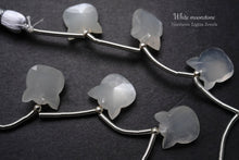 画像をギャラリービューアに読み込む, (2/10粒)ホワイト ムーンストーン キャットフェイス カービング