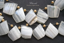 Load image into Gallery viewer, (1 row 18 cm 32 grains) High quality large malachite smooth rondel 7-10.5 x 5.8 mm