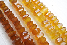 画像をギャラリービューアに読み込む, (3色/1連24粒)カルセドニー 真ん中穴 ナゲット タンブルカット