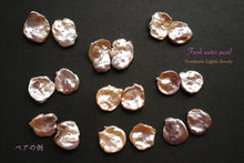 画像をギャラリービューアに読み込む, (ペア/バラ)淡水パール ルース パープル〜モーブピンク 真ん中穴 花びらバロック