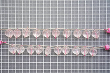 画像をギャラリービューアに読み込む, (2/10粒)木の実 カービング ローズクォーツ 貫通穴 ハートシェイプ