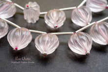 画像をギャラリービューアに読み込む, (2/10粒)木の実 カービング ローズクォーツ 貫通穴 ハートシェイプ