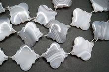 画像をギャラリービューアに読み込む, 高品質　グレーバンデッドアゲート　ダブルホール　アラベスク
