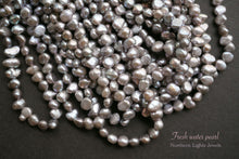 Load image into Gallery viewer, (1 row 41cm) Freshwater pearl center hole poppy baroque gray @ 32 yen
