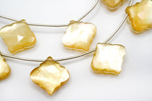 画像をギャラリービューアに読み込む, モロッカンシェイプ　横穴　水晶+MOP　トリプレット　5pc
