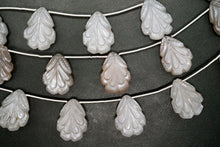 画像をギャラリービューアに読み込む, （No.1-2）ピーコック　カービング　ムーンストーン　彫り
