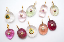 Load image into Gallery viewer, （#40-49）　ジェムストーン　K24　インレー　ペンダントトップ　24金
