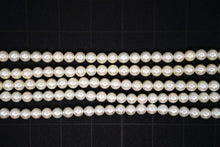Load image into Gallery viewer, (1/4, half-strand, 1-strand) Akoya pearls from Ise-Shima, horn, poppy, untoned, natural gray
