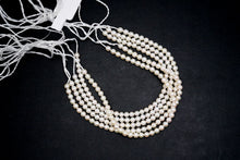 Load image into Gallery viewer, (1/4, half-strand, 1-strand) Akoya pearls from Ise-Shima, horn, poppy, untoned, natural gray
