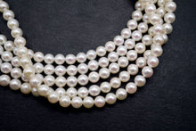 Load image into Gallery viewer, (1/4, half-strand, 1-strand) Akoya pearls from Ise-Shima, horn, poppy, untoned, natural gray
