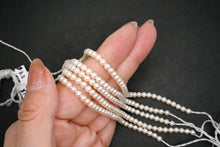 Load image into Gallery viewer, (1/4, half-strand, 1-strand) Akoya pearls from Ise-Shima, horn, poppy, untoned, natural gray
