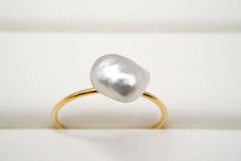 Load image into Gallery viewer, (1/4, half-strand, 1-strand) Akoya pearls from Ise-Shima, horn, poppy, untoned, natural gray
