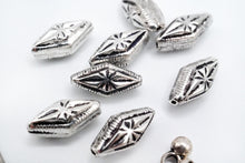 Load image into Gallery viewer, 銀製　シルバー　ビーズ　SV925　パーツ　ひし形　ロゼンジ
